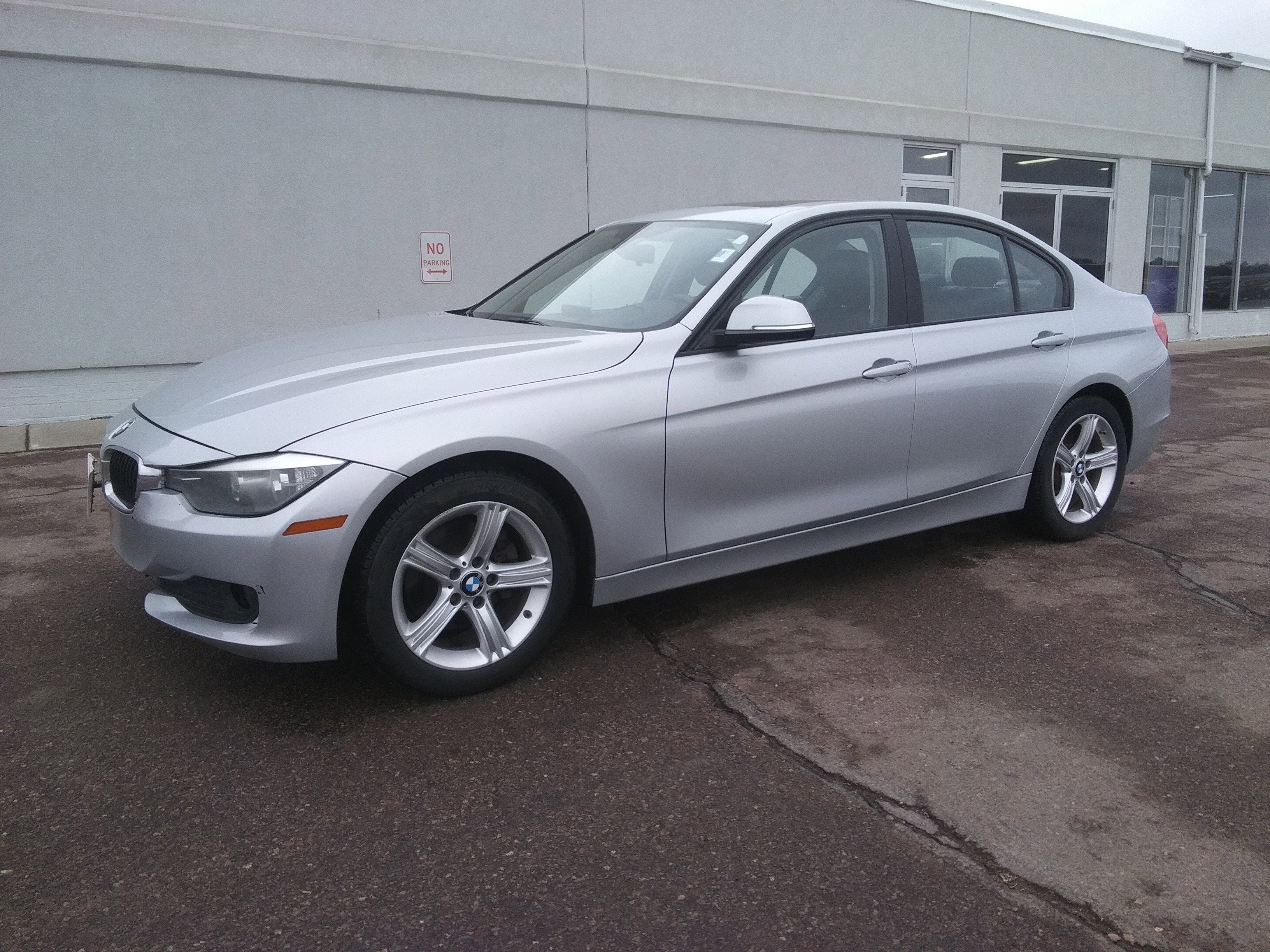 Used 2013 BMW 3 Series 320i with VIN WBA3C3C54DF982371 for sale in Aberdeen, SD