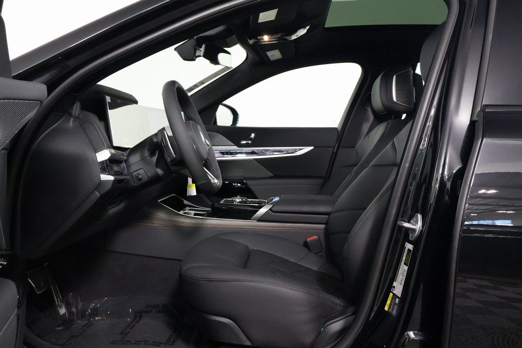2026 Bmw 750e photo 4