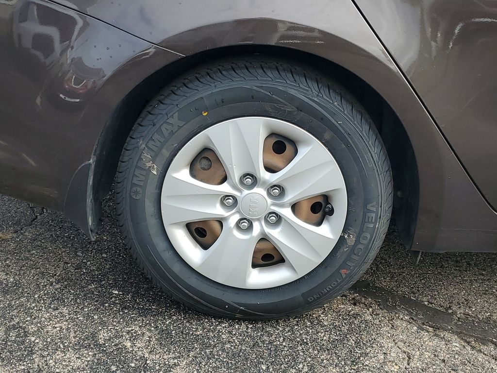 2017 Kia Forte LX Base photo 4