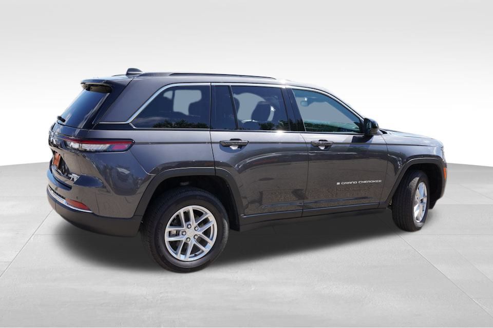2024 Jeep Grand Cherokee Laredo X photo 2