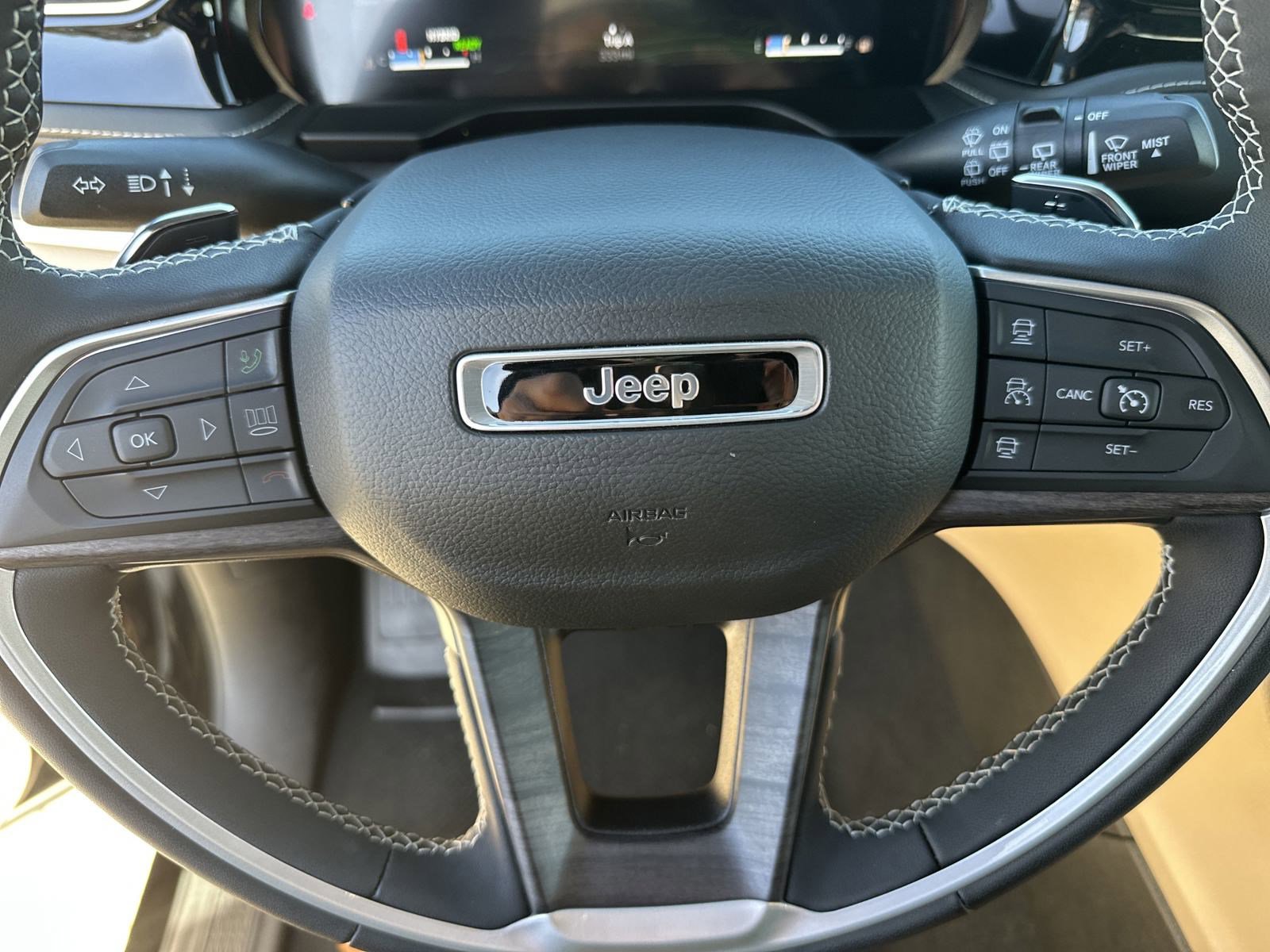 2024 Jeep Cherokee photo 32