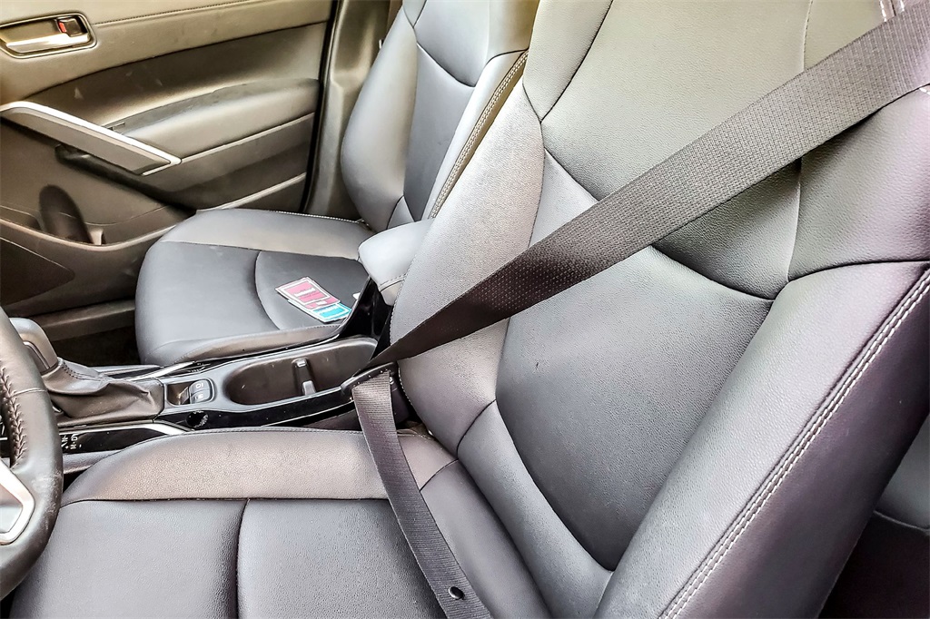 2025 Toyota Corolla Cross XLE photo 6
