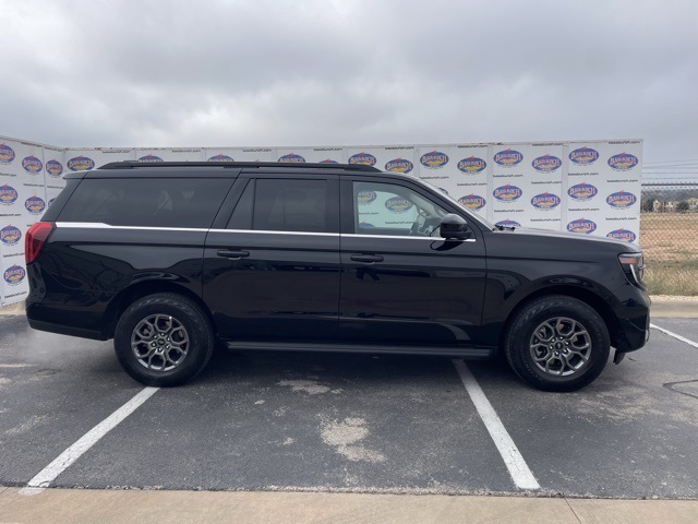 2025 Ford Expedition Active's photo