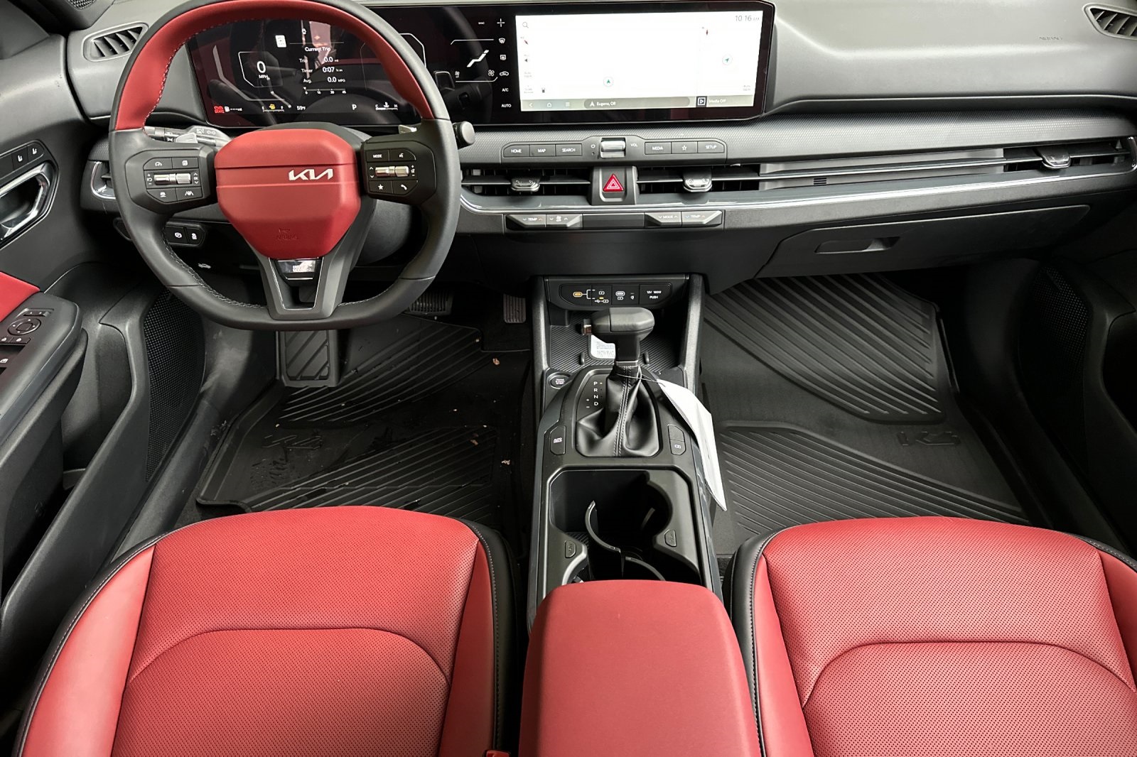 2025 Kia K4 GT-Line photo 8