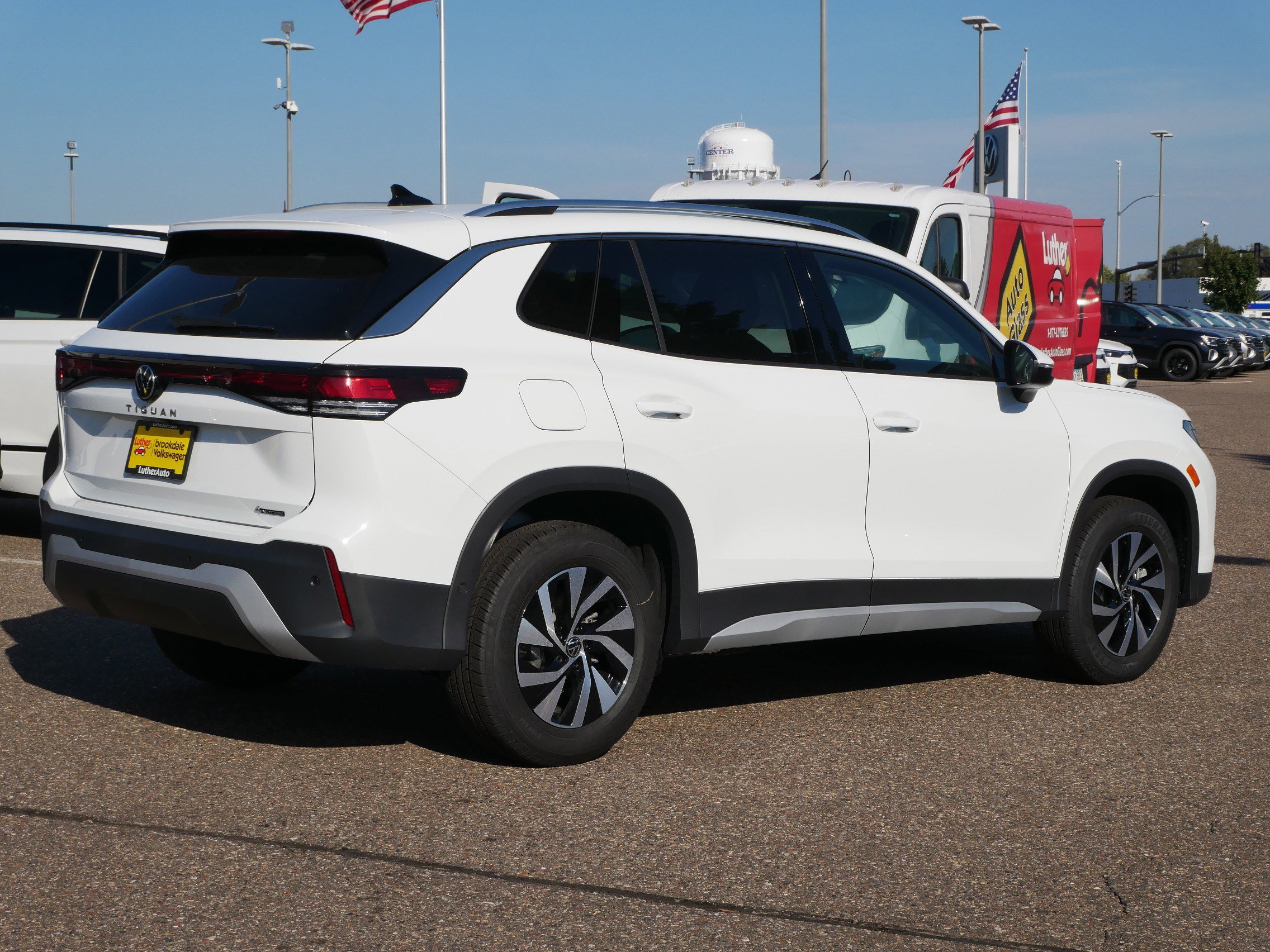 2025 Volkswagen Tiguan S photo 2