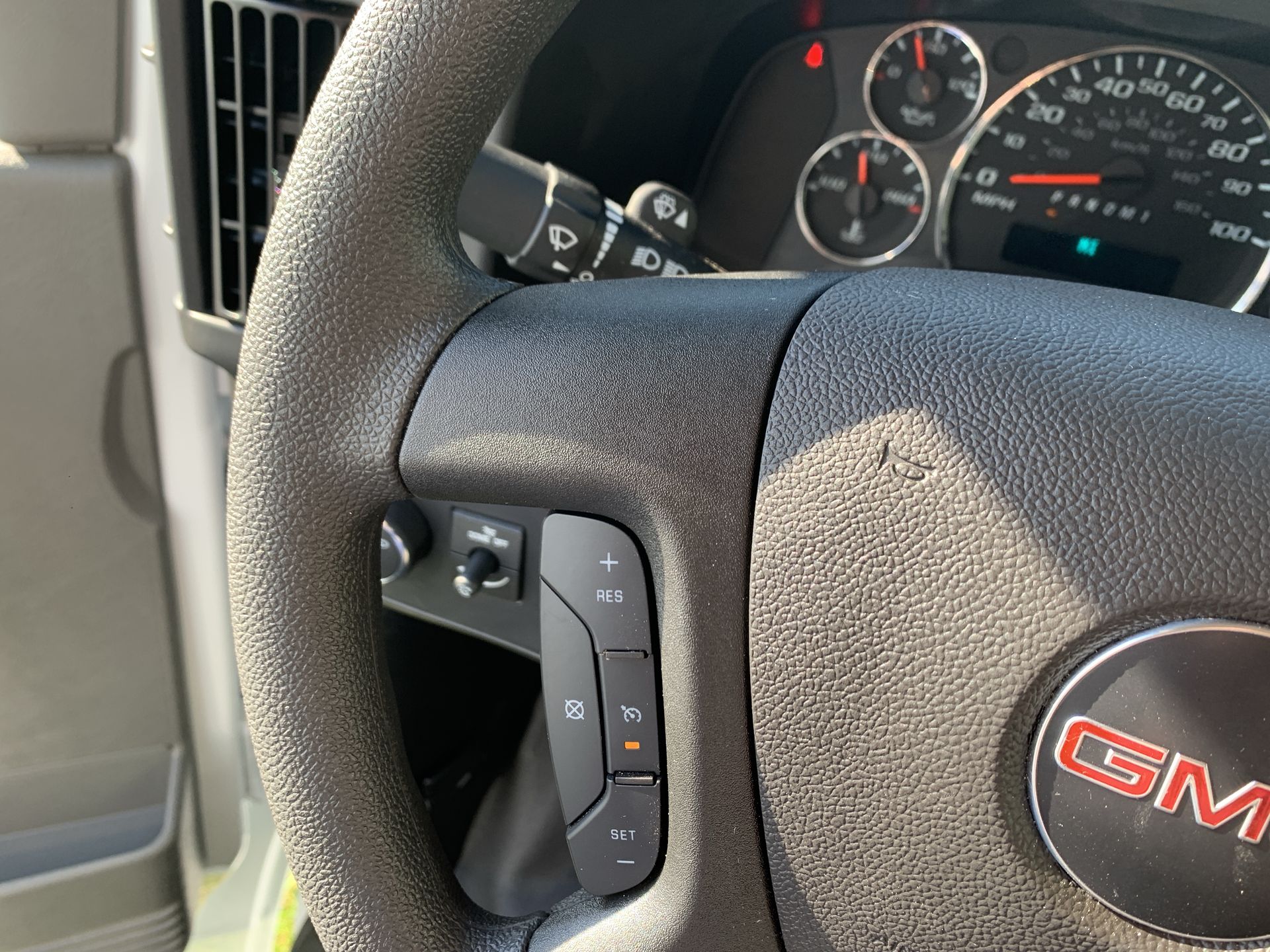 2025 Gmc Savana Cutaway 3500 photo 32
