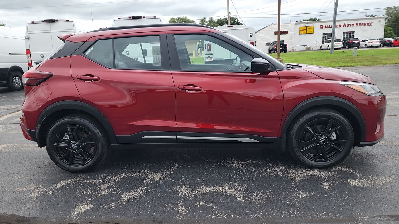2024 Nissan Kicks SR photo 9