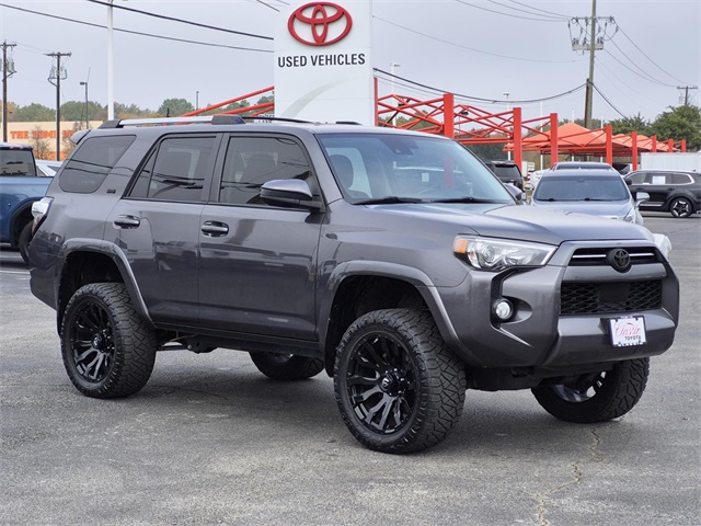 2020 Toyota 4Runner SR5's photo