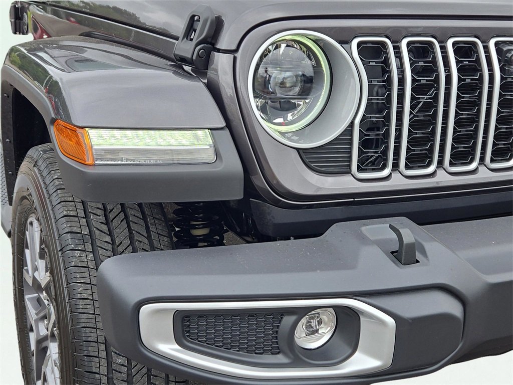 2025 Jeep Wrangler Sahara photo 2