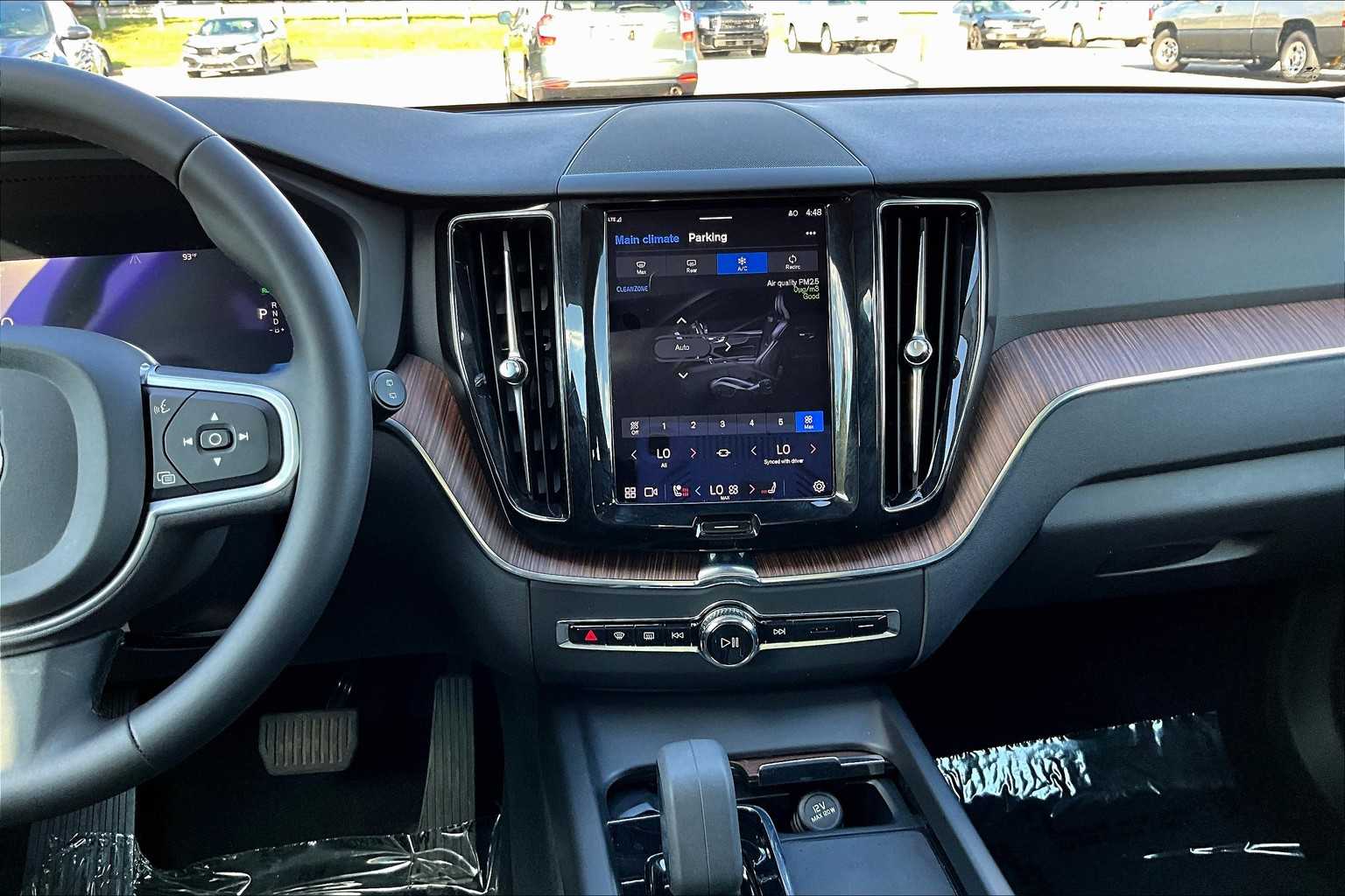 2022 Volvo XC60 Recharge Hybrid Inscription Expression photo 5