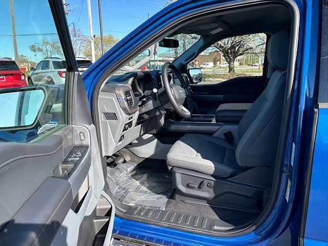 2025 Ford F-150 XLT photo 16