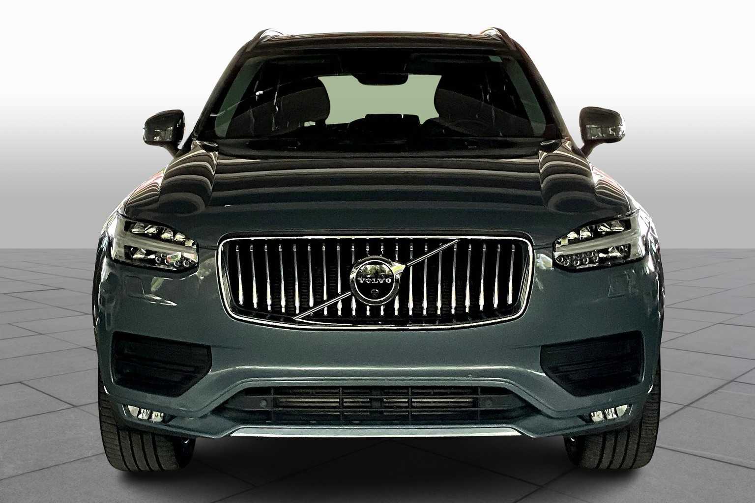 2020 Volvo XC90 Momentum photo 3