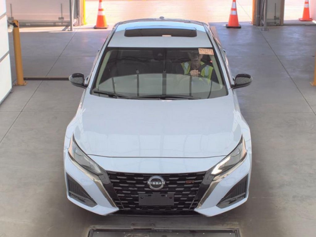 2024 Nissan Altima SR photo 3