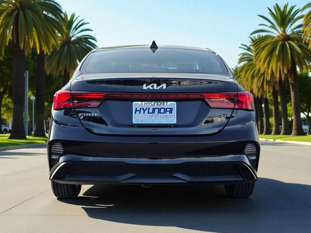 2023 Kia Forte LXS photo 3