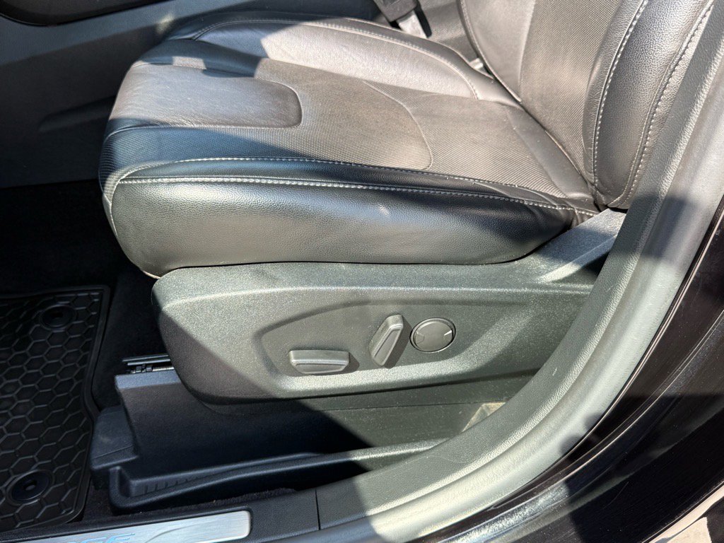 2020 Ford Edge Titanium photo 17