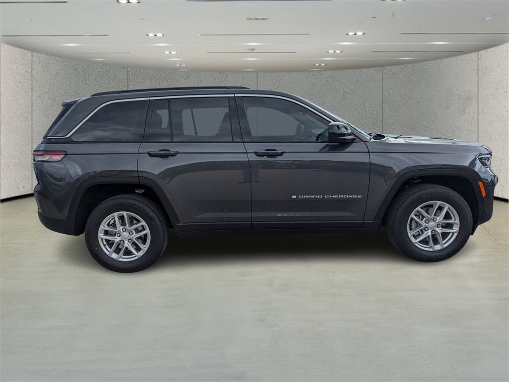 2025 Jeep Grand Cherokee Laredo X photo 3