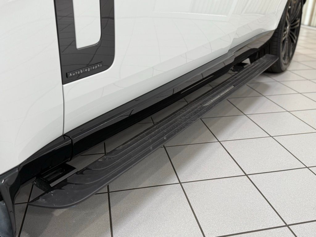 2025 Land Rover Range Rover Autobiography photo 22