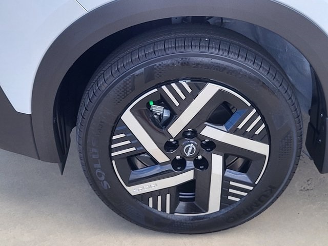 2025 Nissan Kicks SV photo 8