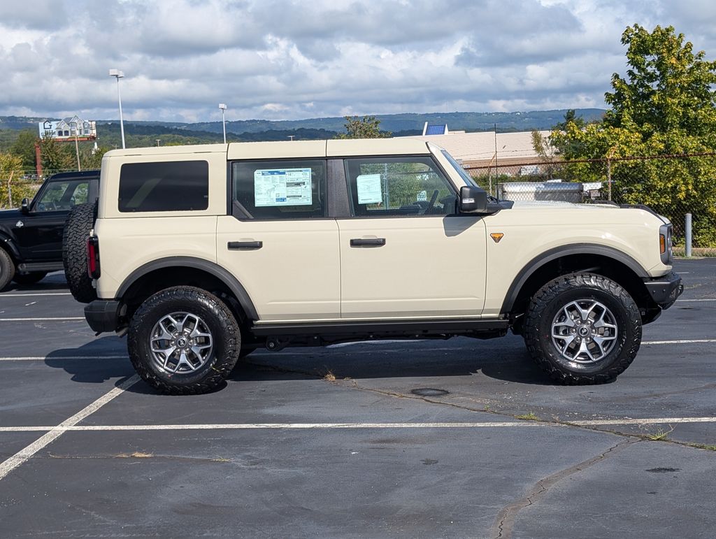 2025 Ford Bronco Badlands photo 3