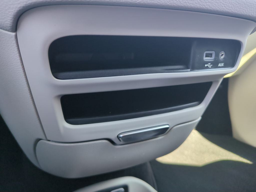 2020 Chrysler Pacifica Touring L photo 18