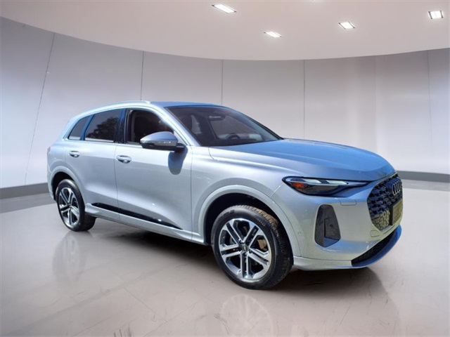 2025 Audi New Q5 Premium's photo