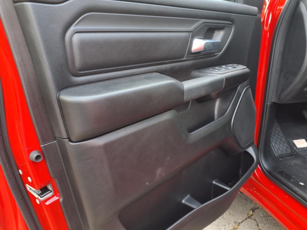 2025 Ram 1500 Tradesman photo 4