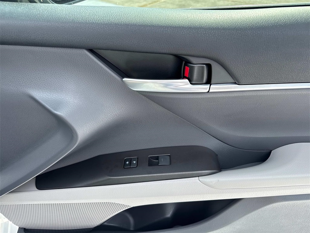 2023 Toyota Camry SE photo 12