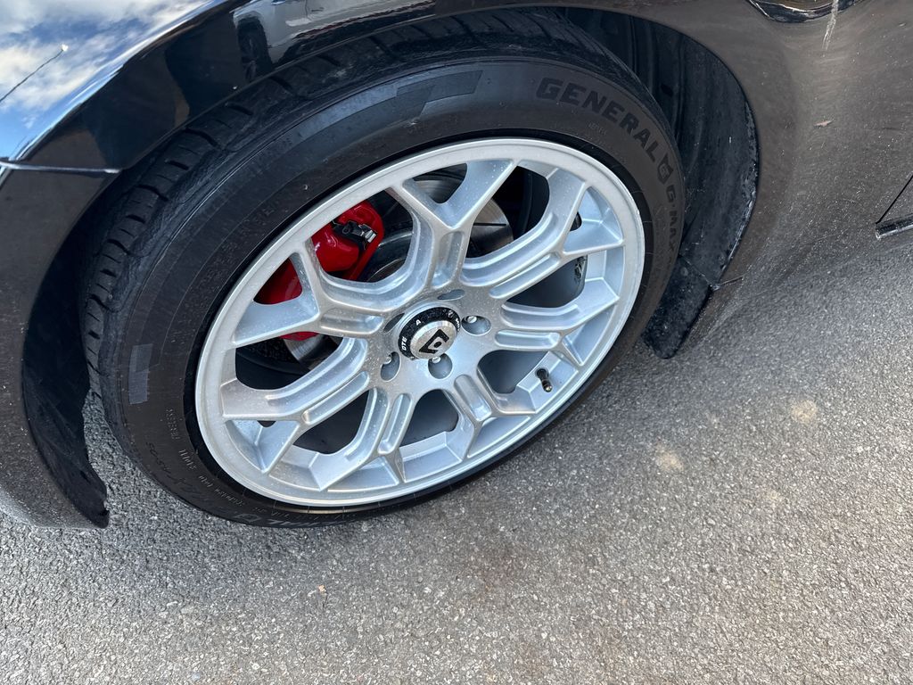 2005 Nissan 350Z Touring photo 2