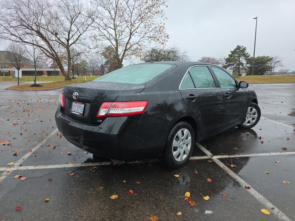 2011 Toyota Camry LE photo 4