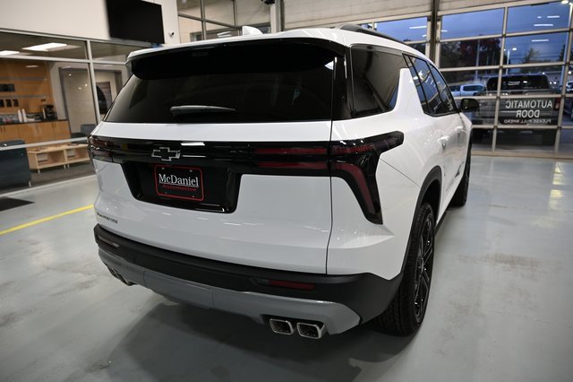 2026 Chevrolet Traverse photo 2