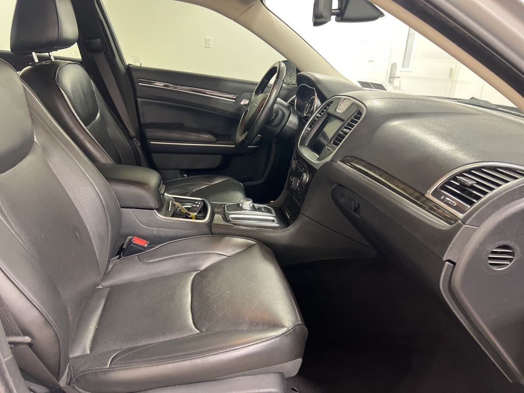 2020 Chrysler 300 Limited photo 24