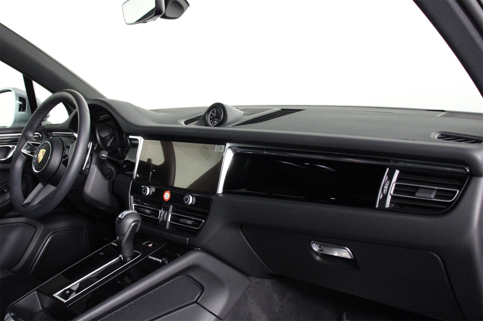 2025 Porsche Macan photo 24