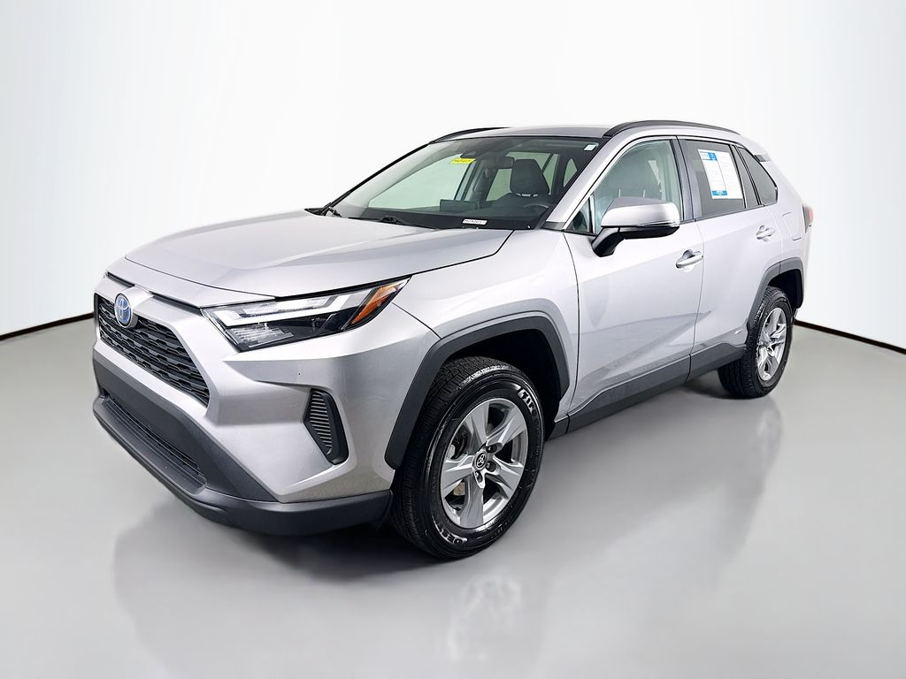 2022 Toyota RAV4 Hybrid XLE photo 2