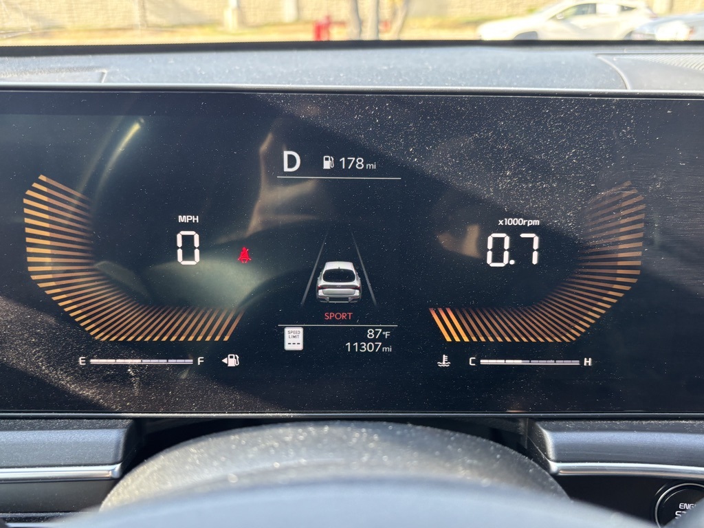 2025 Kia K5 GT-Line photo 8