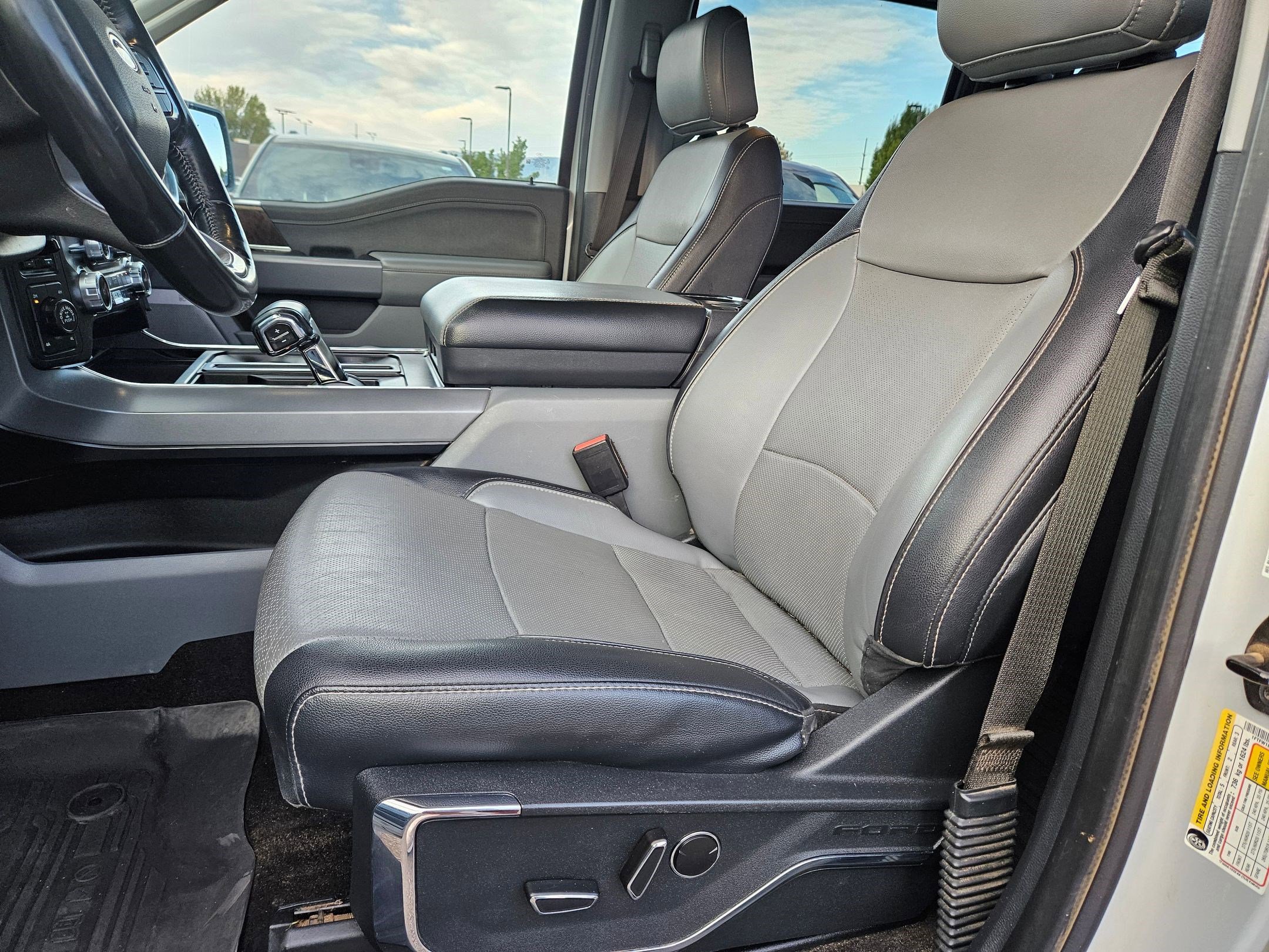 2022 Ford F-150 Lariat photo 14
