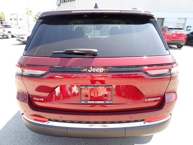 2023 Jeep Grand Cherokee Laredo photo 4