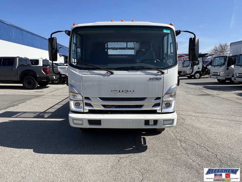 2025 Isuzu NPR photo 3