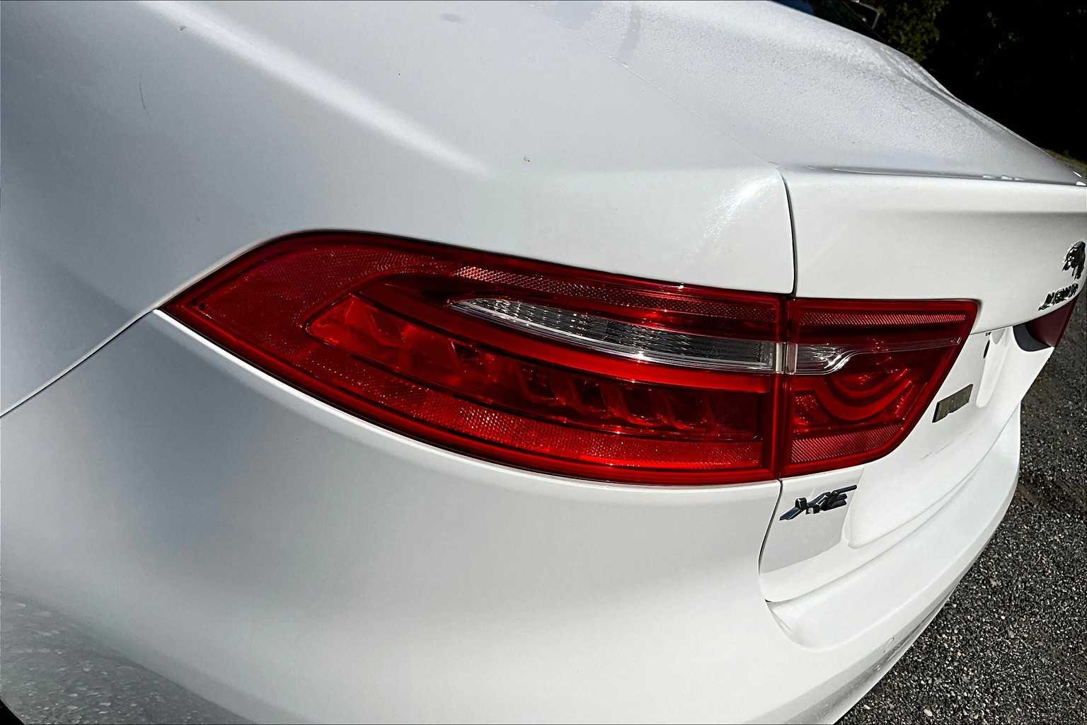 2017 Jaguar XE Premium photo 27