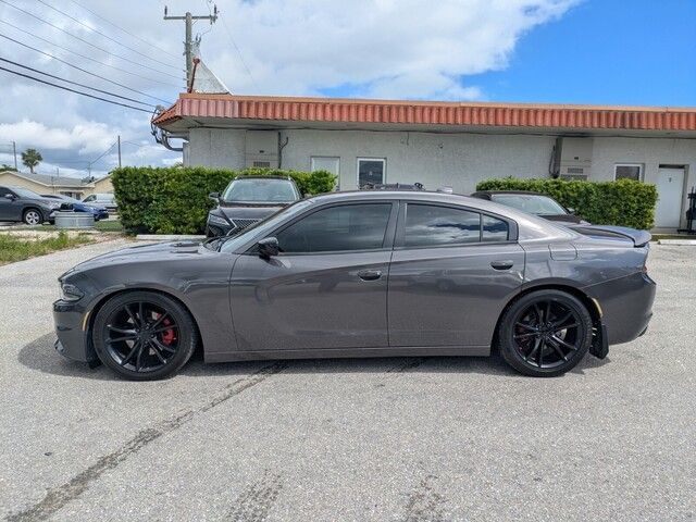 2016 Dodge Charger R/T photo 3