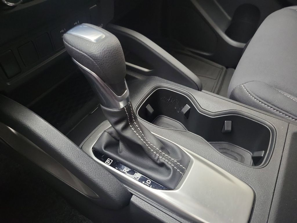 2022 Nissan Frontier SV photo 13