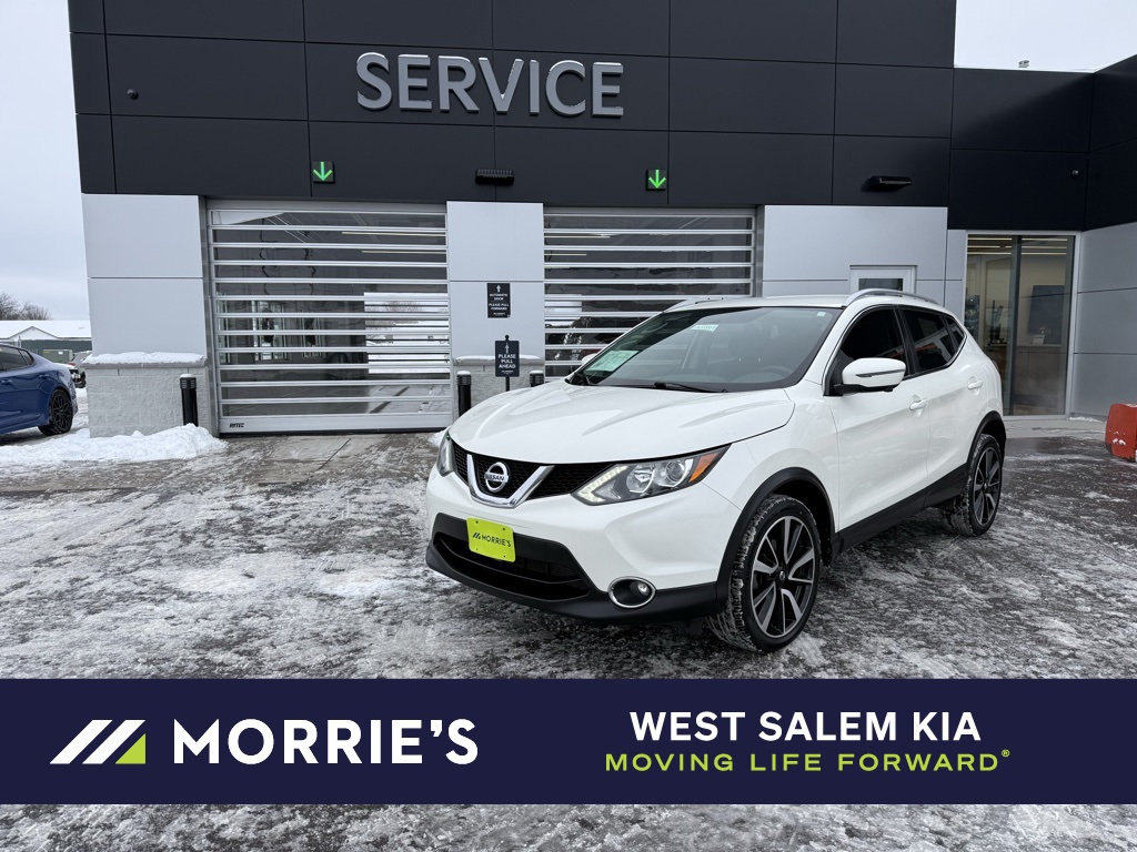 2017 Nissan Rogue Sport SL's photo