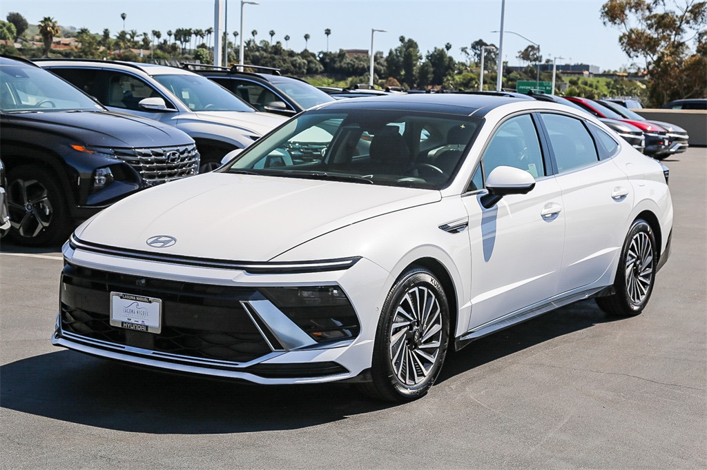 2025 Hyundai Sonata Hybrid Limited photo 2