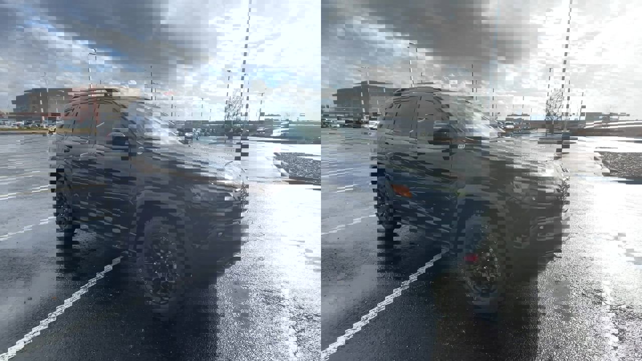 Used 2022 Jeep Cherokee Trailhawk with VIN 1C4PJMBX3ND545557 for sale in Kansas City