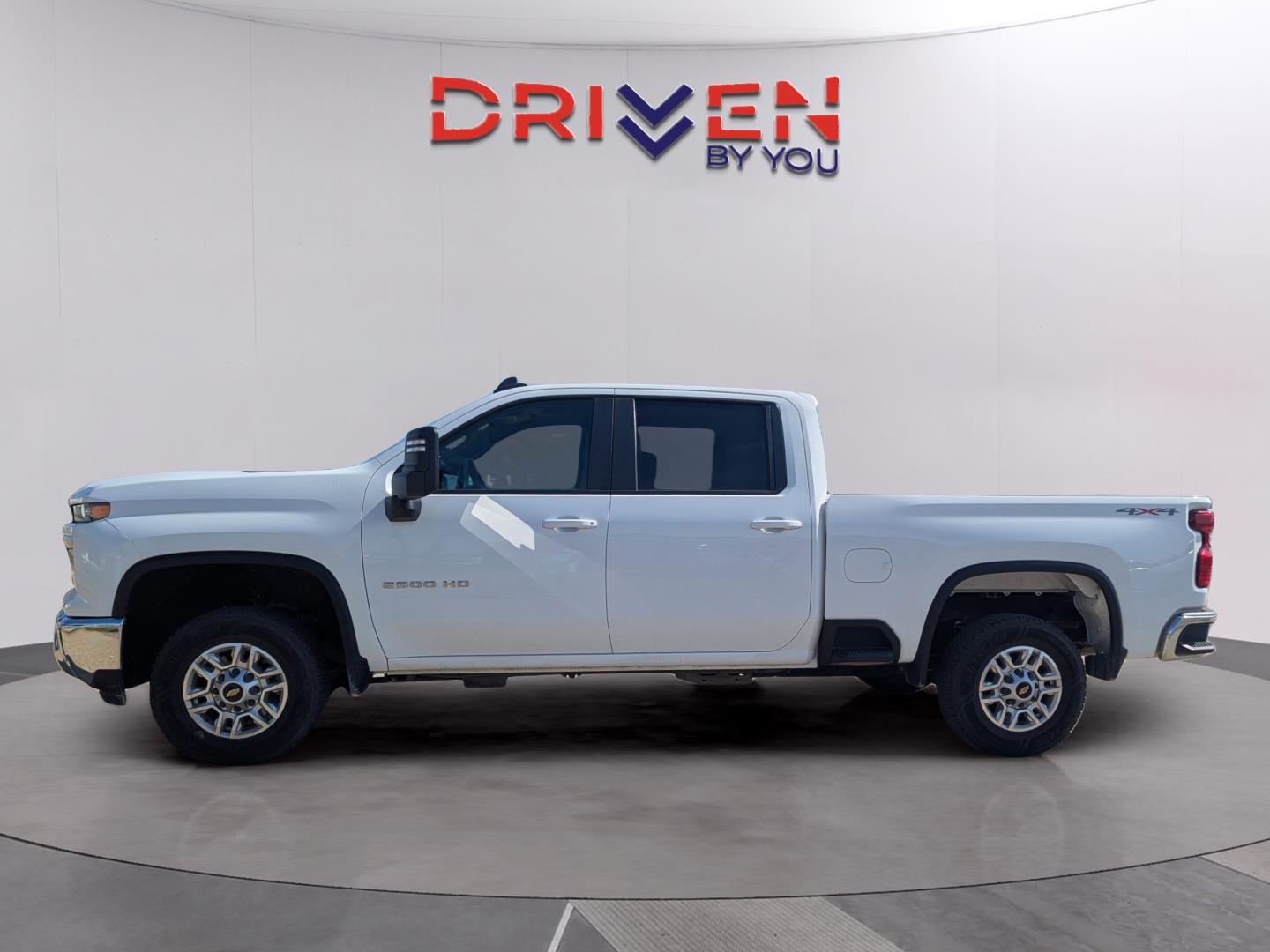 2024 Chevrolet Silverado 2500HD LT photo 2