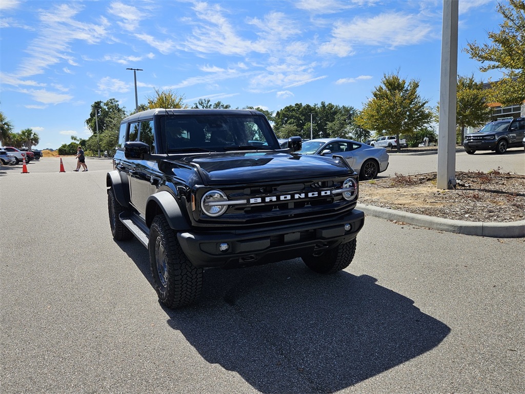2025 Ford Bronco Outer Banks photo 2