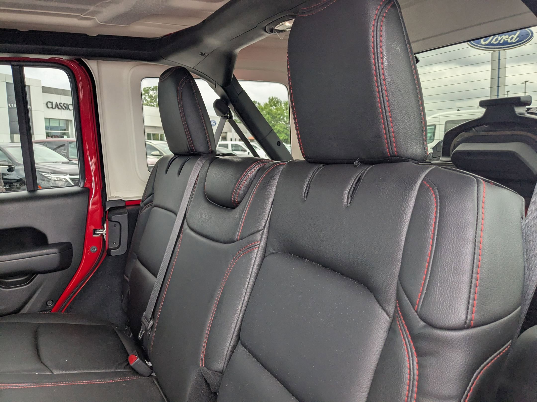 2024 Jeep Wrangler Rubicon photo 25