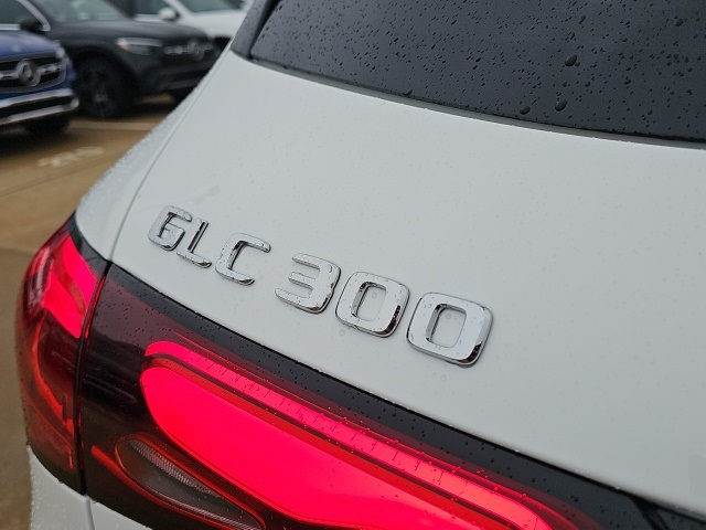 2026 Mercedes Benz GLC 300 4MATIC photo 4