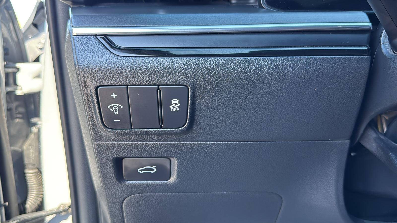 2025 Kia K5 GT-Line photo 12