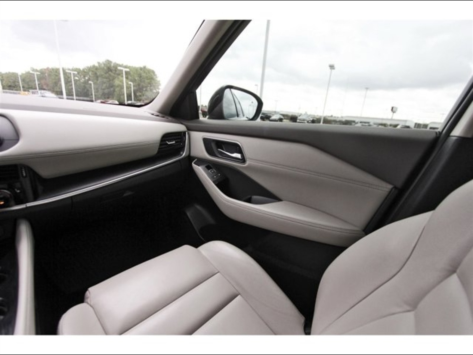 2021 Nissan Rogue SL White at TX Auto Group