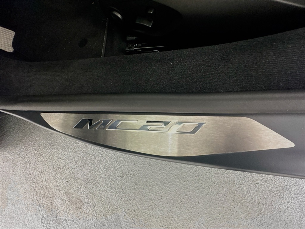 2023 Maserati MC20 Base photo 25